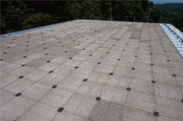 屋根・屋上の外断熱パネル 鋼板製屋根の設置例02